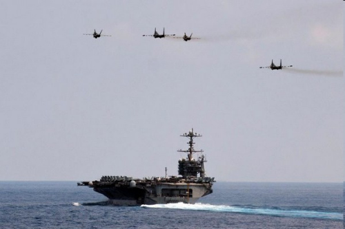  ���܈�(zh��)���΄�(w��)�r���ɼ�����FA-18E��(zh��n)�C�c�R��������܊�ɳ��ăɼ��K-30��(zh��n)�C�������������΁Hʢ�D��̖��ĸ�Ϸ��w����