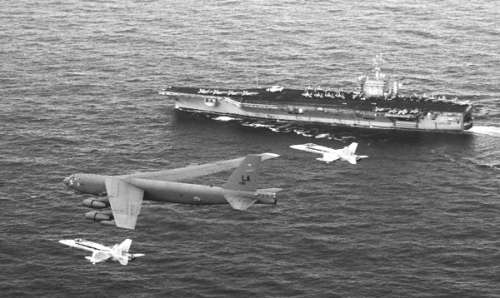  ����(gu��)��܊��B-52�Zը�C(j��)�ݾ��c��ĸ�f(xi��)ͬ����(zh��n)