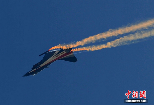 八一飛行表演隊(duì)珠海獻(xiàn)技 八一飛行表演隊(duì)珠海獻(xiàn)技