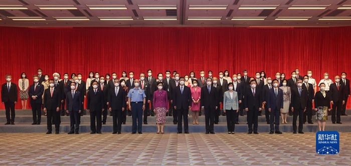 習(xí)近平會見香港特別行政區(qū)行政、立法、司法機關(guān)負責(zé)人