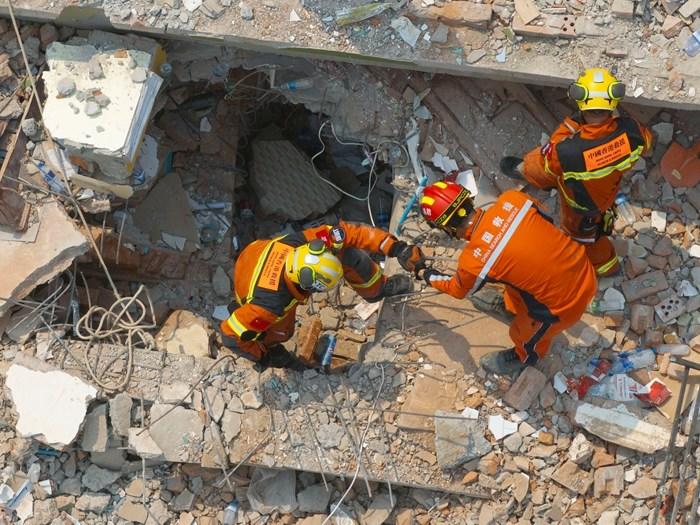 中國救援隊(duì)伍在緬開展聯(lián)合救援行動(dòng)