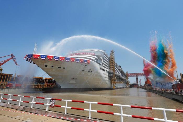 第二艘國產(chǎn)大型郵輪“愛達(dá)·花城號”實現(xiàn)塢內(nèi)起浮