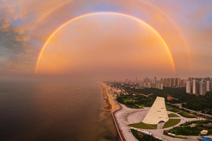 山東煙臺天空現(xiàn)雙彩虹景觀