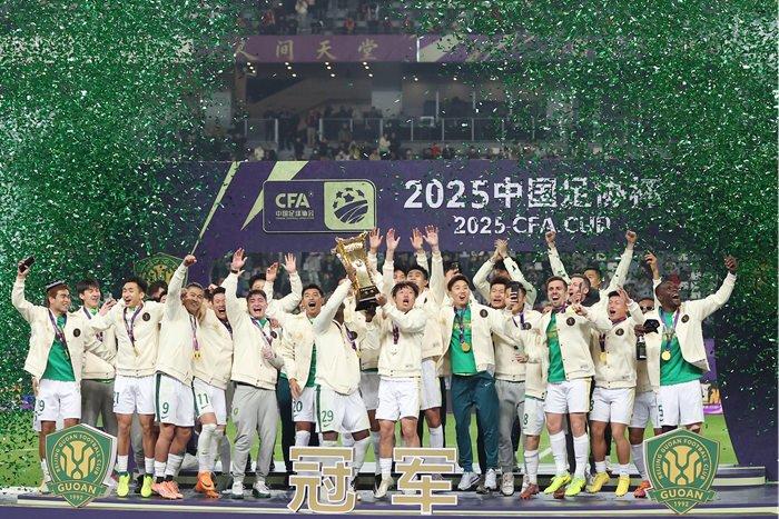 北京國安隊(duì)奪得中國足協(xié)杯冠軍
