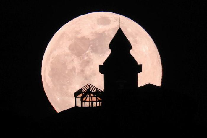 2026年首個“超級月亮”現(xiàn)身蒼穹