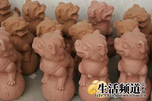 �๾���ǿ��h���g������С��ߵ��׷Q����������촵����ͬ��������������طQ֮�顰���������D����Ʒ���๾����