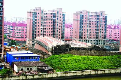 �����ĘǷ�λ�ں�߅���ײ��۔��ˮ������¶���⡣