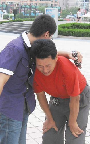 準(zhǔn)大學(xué)生打工籌學(xué)費陷入傳銷父親千里相救