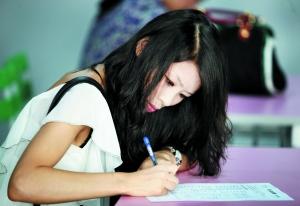 千萬(wàn)富豪相親派對(duì)吸引1500多名女性報(bào)名(組圖)