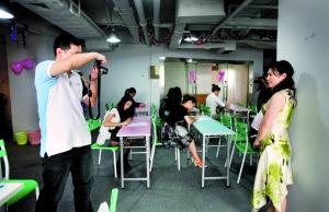 千萬(wàn)富豪相親派對(duì)吸引1500多名女性報(bào)名(組圖)