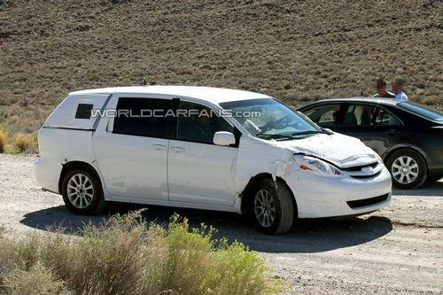 于12月發(fā)布 2011款豐田Sienna諜照曝光 汽車之家 于12月發(fā)布 2011款豐田Sienna諜照曝光 汽車之家