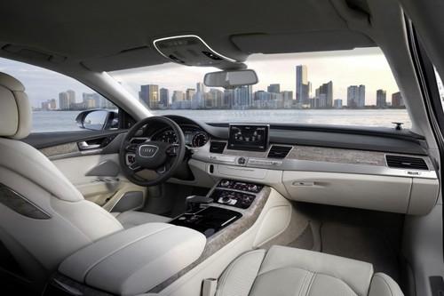 豪華車的準(zhǔn)則 海外試駕2011款?yuàn)W迪A8