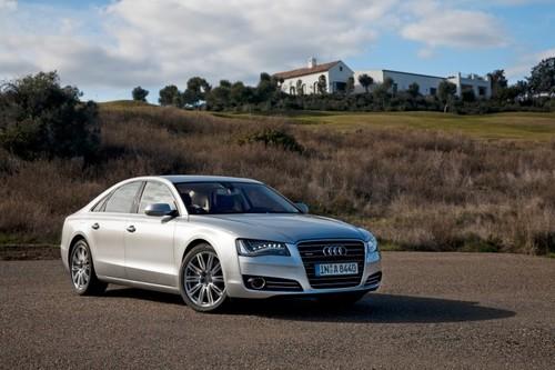 豪華車的準(zhǔn)則 海外試駕2011款?yuàn)W迪A8