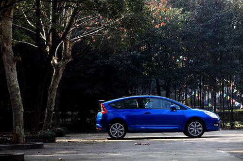 試駕雪鐵龍C4 VTS轎跑車