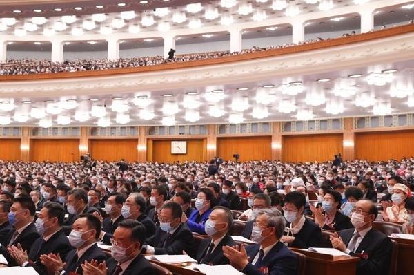 “兩高”報(bào)告點(diǎn)名腐敗分子：雖遠(yuǎn)必懲，法網(wǎng)就是天網(wǎng)