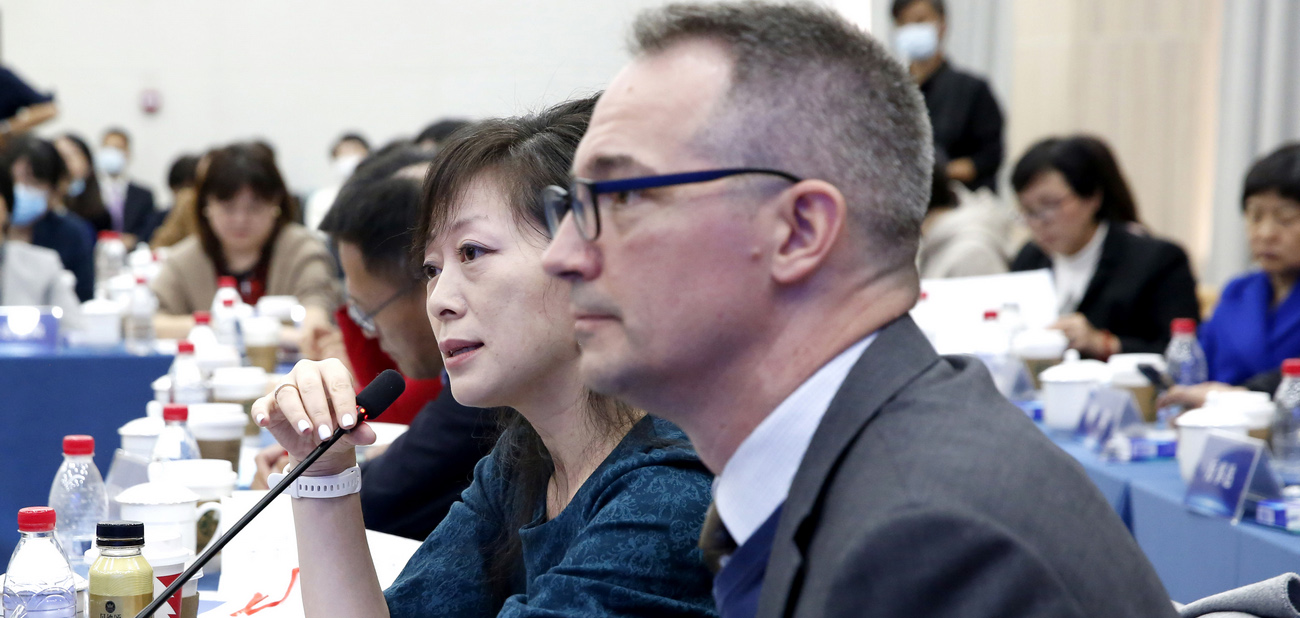 中國擴大高水平開放決心不變 外企稱更看好中國市場<p>    企業(yè)代表表示，通過聆聽圓桌會關于黨的二十大報告的詳細解讀，對于報告重點內容有了更深入更全面的掌握和理解，更加提振了在華投資的信心。<p>