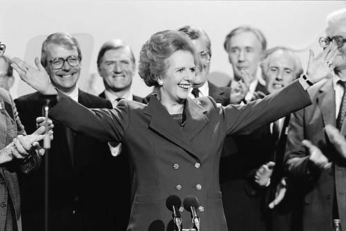 英前首相撒切爾逝世:絕不掉頭的“鐵娘子”走了