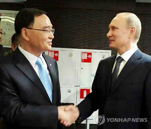韓國總理鄭烘原在索契會見俄羅斯總統(tǒng)普京