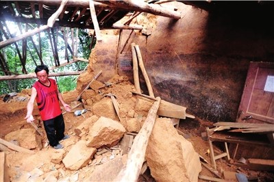 云南彝良災(zāi)區(qū)長(zhǎng)期貧困:部分兒童沒吃過方便面