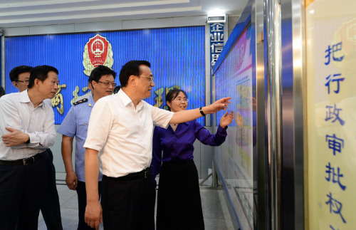 李克強:堅持發(fā)展第一要務促進經濟社會健康發(fā)展