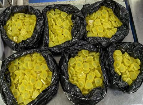 沙頭角海關(guān)查獲進(jìn)境旅客利用電動(dòng)車藏匿滾刀刀片800件