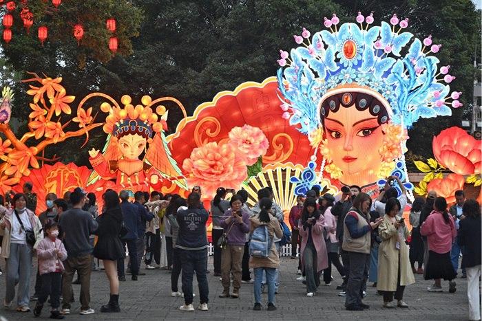 2025粵港澳大灣區(qū)燈會(huì)亮燈迎客