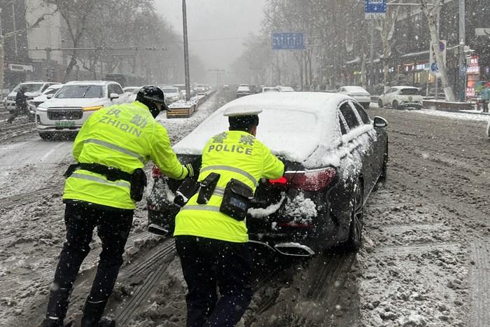 積雪深度超15厘米！濟(jì)南發(fā)布暴雪紅色預(yù)警