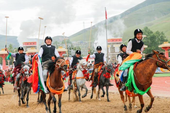 玉樹賽馬會啟幕 馬術(shù)表演驚艷亮相